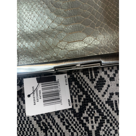 NEW Calvin Klein Mobwife Glam Snakeskin Clutch Iridescent Silver NWT Retail $125 - Picture 6 of 7
